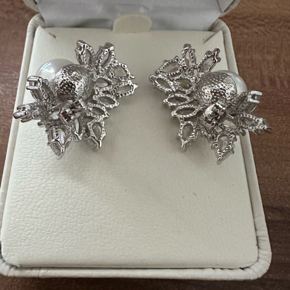 Pearl Earring Set - Picture 2 of 4